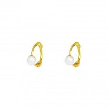Load image into Gallery viewer, Pearl Huggy Earring