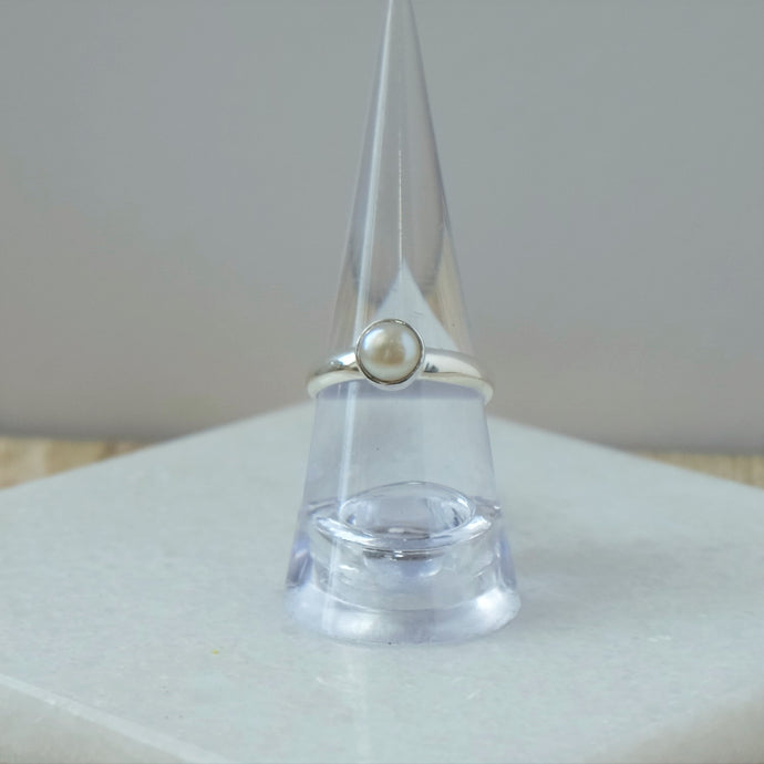 Thick Band Pearl Ring
